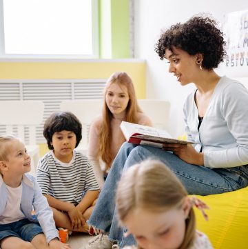 teacher reading to kids