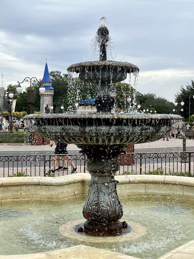 Magic Kingdom fountain