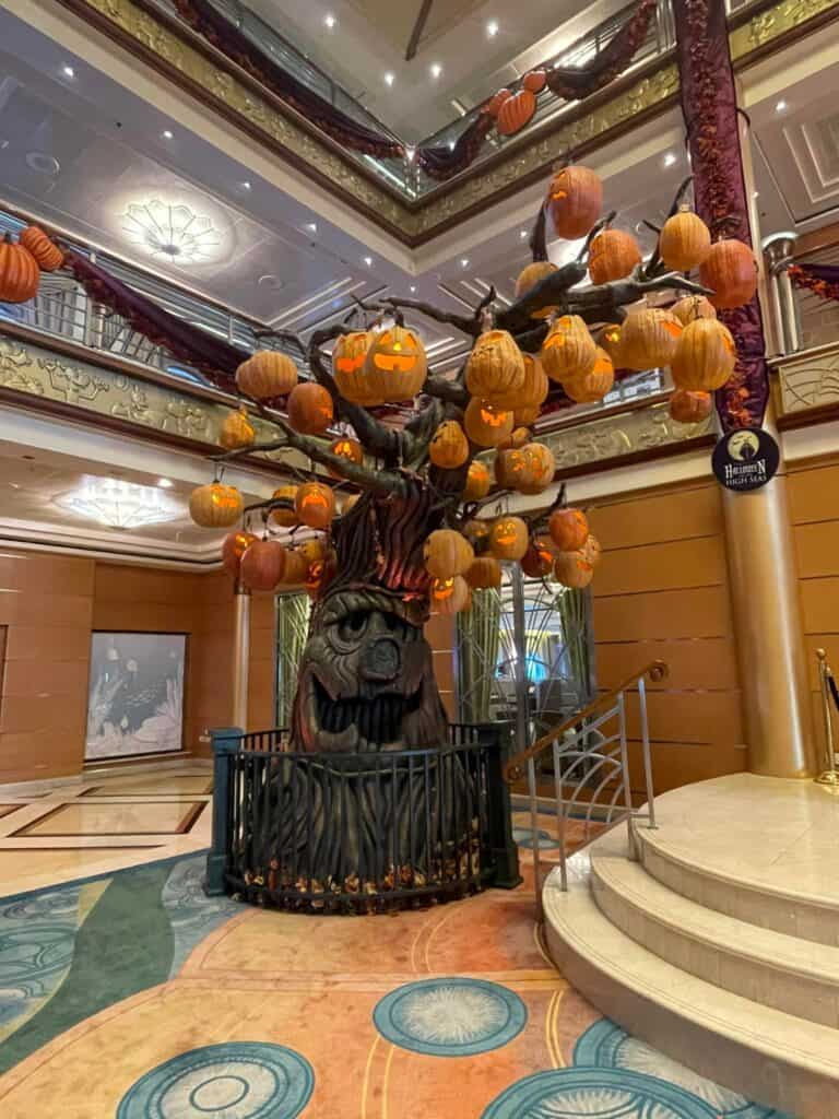 Halloween tree on DCL