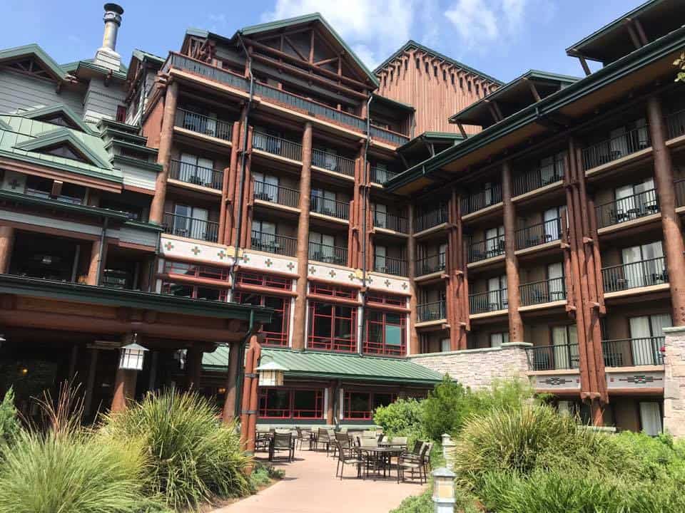 exterior of Wilderness Lodge Disney World